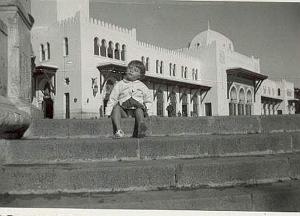 MICHELE DEVANT LA GARE